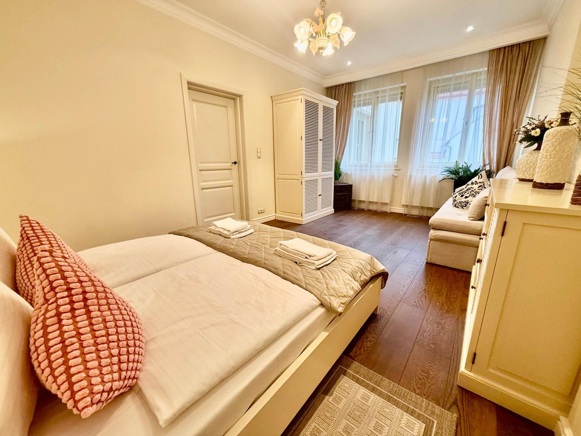Unique Charles Bridge 2Bdr Apartment. Praga Exterior foto