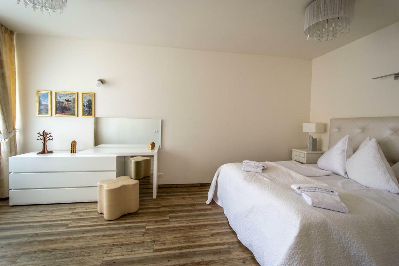 Unique Charles Bridge 2Bdr Apartment. Praga Exterior foto